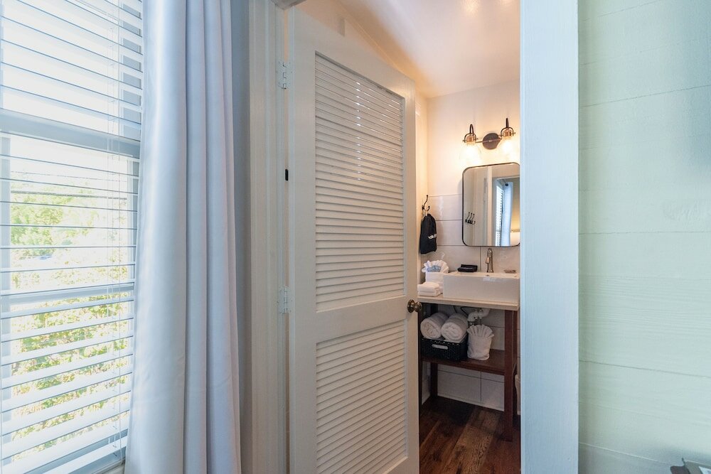 Фото The Porch on Frances Inn