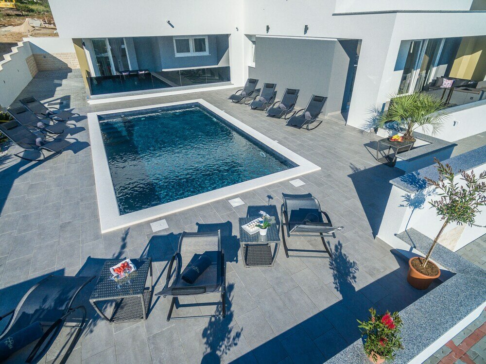 Фото Villa Magnifica Apartments with pool