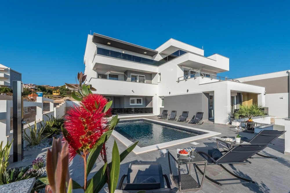 Фото Villa Magnifica Apartments with pool