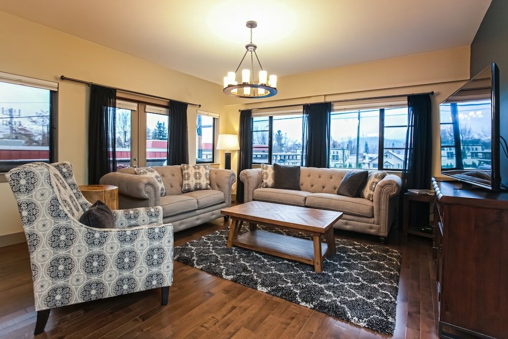 Фото Downunder Mountain Retreat by Revelstoke Vacations