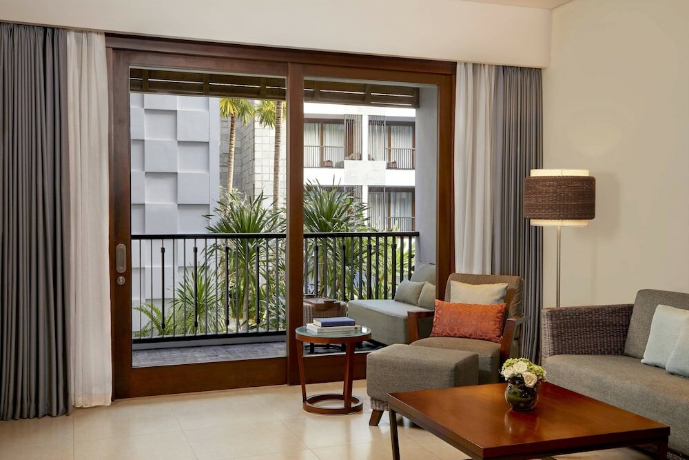 Фото Courtyard by Marriott Bali Seminyak Resort