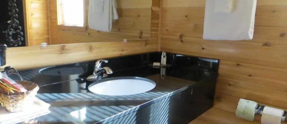 Фото Cabins of Mackinaw