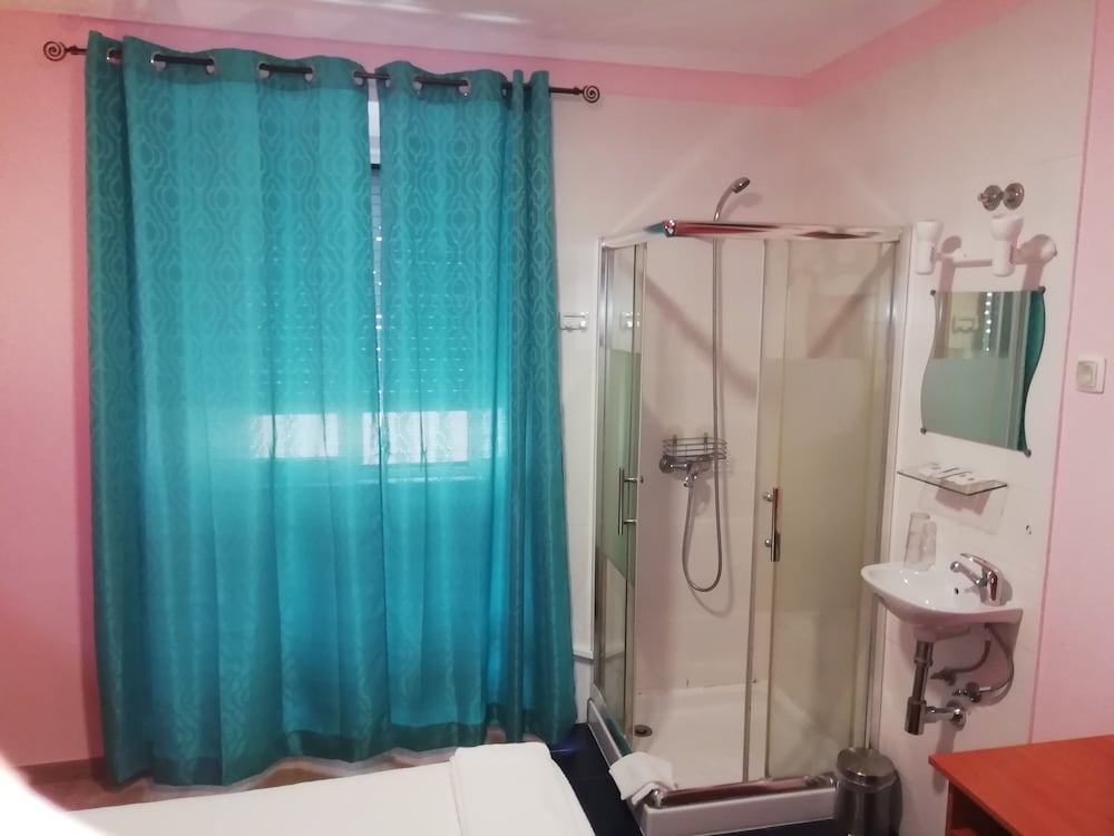 Фото Pensao Residencial Camoes