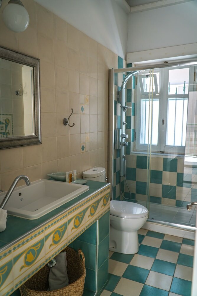 Фото Efchi Suites 1904