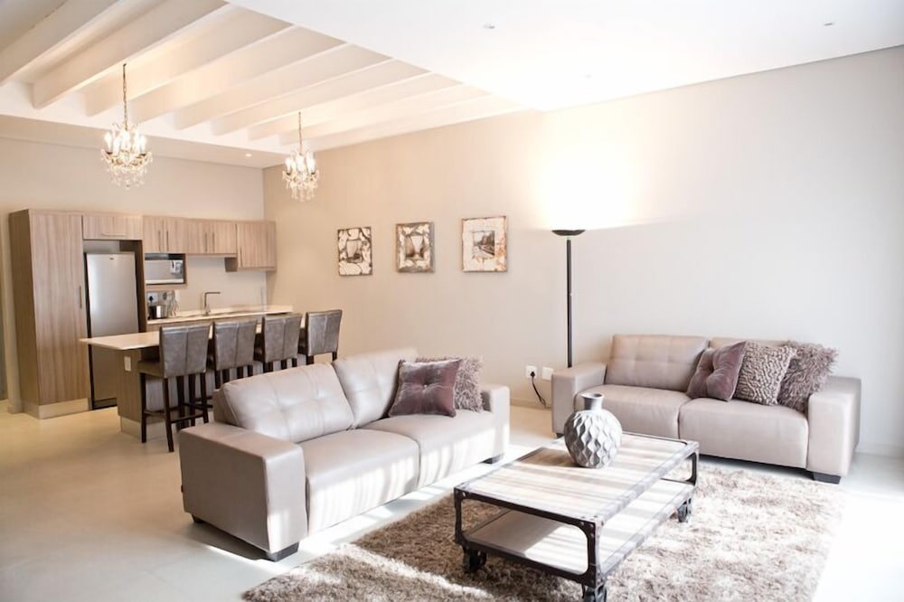 Фото Heritage Square Apartments