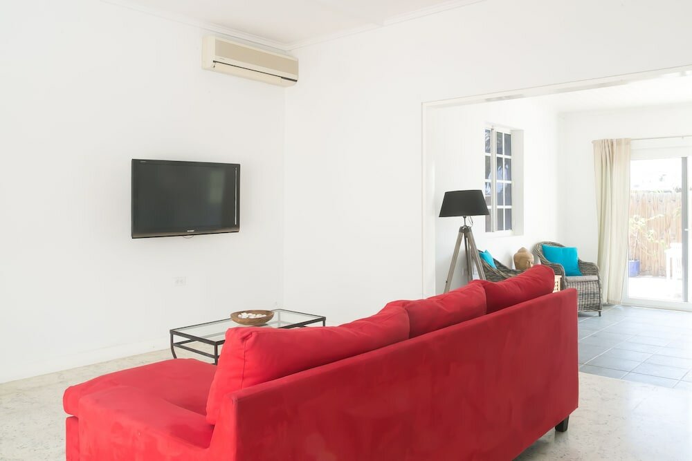 Фото Pauline's Apartments Aruba