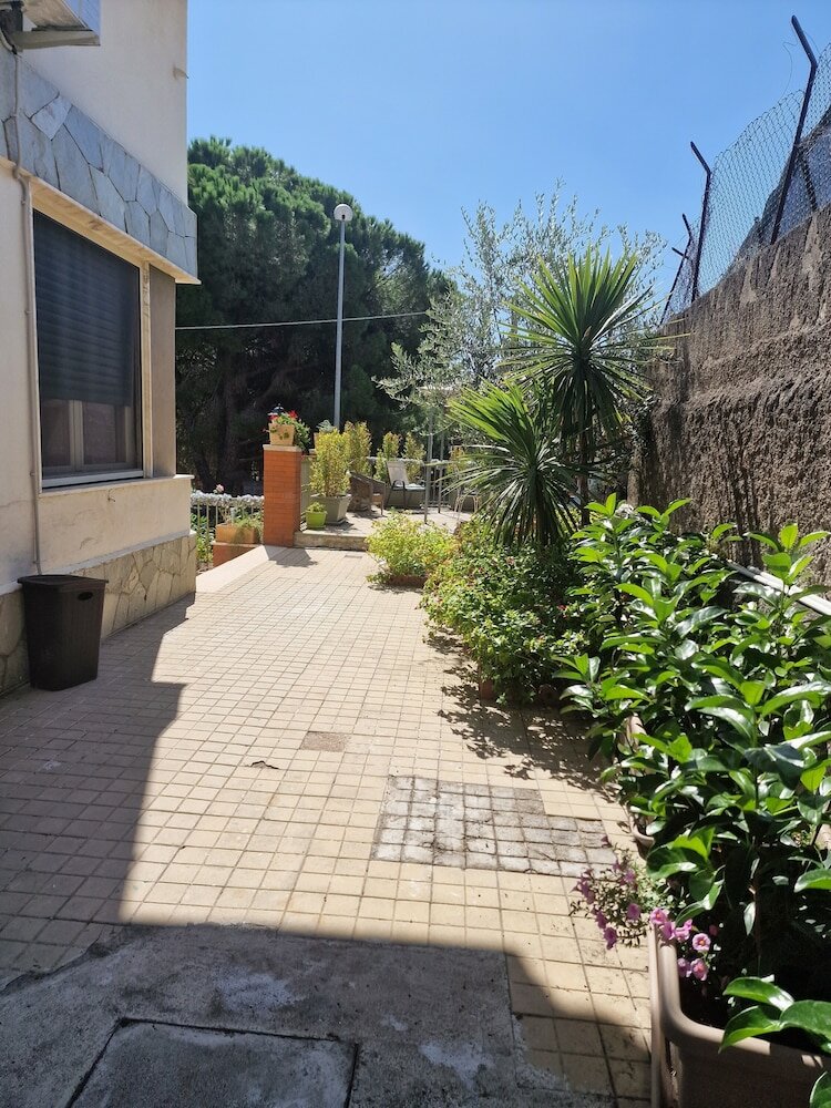 Фото Althea Etna Garden