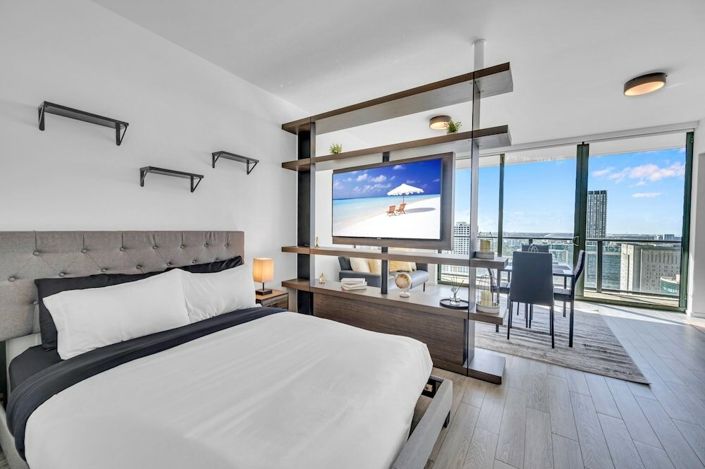 Фото Spacious Apartment with City View