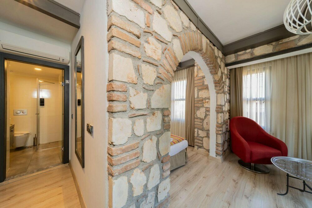 Short-term housing rental Glamorous Hotel Room Near Hadrian s Gate, Antalya, photo