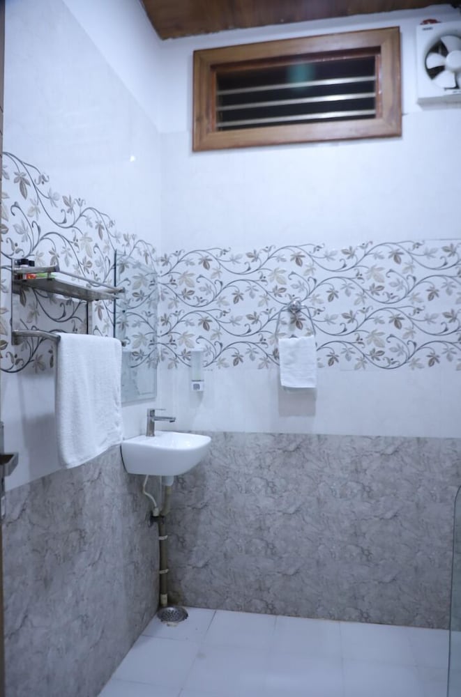 Фото Hotel Virasat Palace