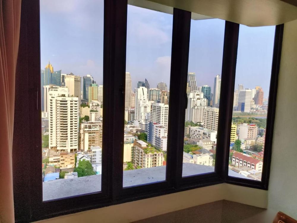Фото Omni Tower Direct Rooms Sukhumvit Soi 4
