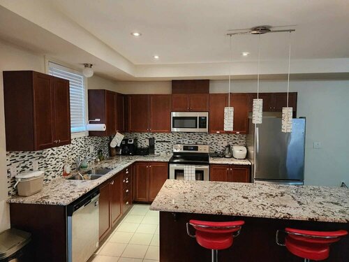 Гостиница Beautiful Three Bedroom House в Китченере