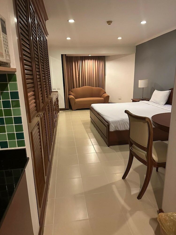 Фото Omni Tower Direct Rooms Sukhumvit Soi 4