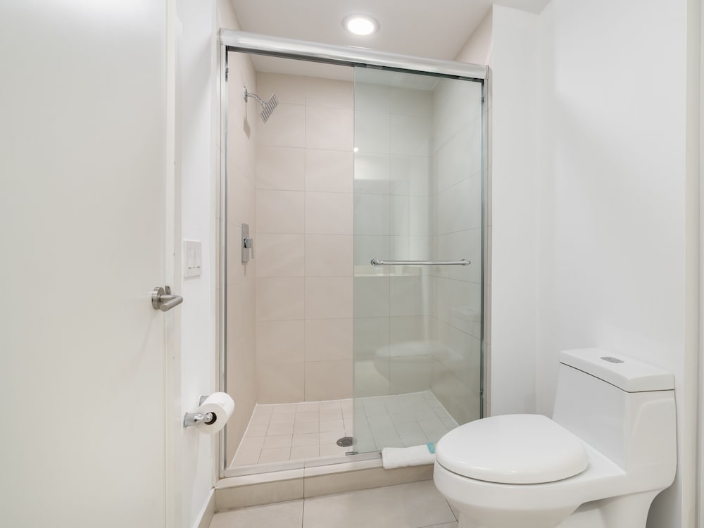 Фото Beachfront Condos at HR by Cielo Stays