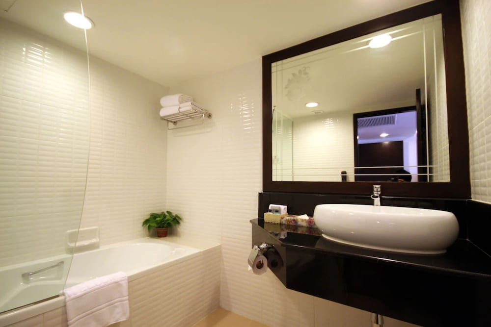 Фото Omni Tower Direct Rooms Sukhumvit Soi 4