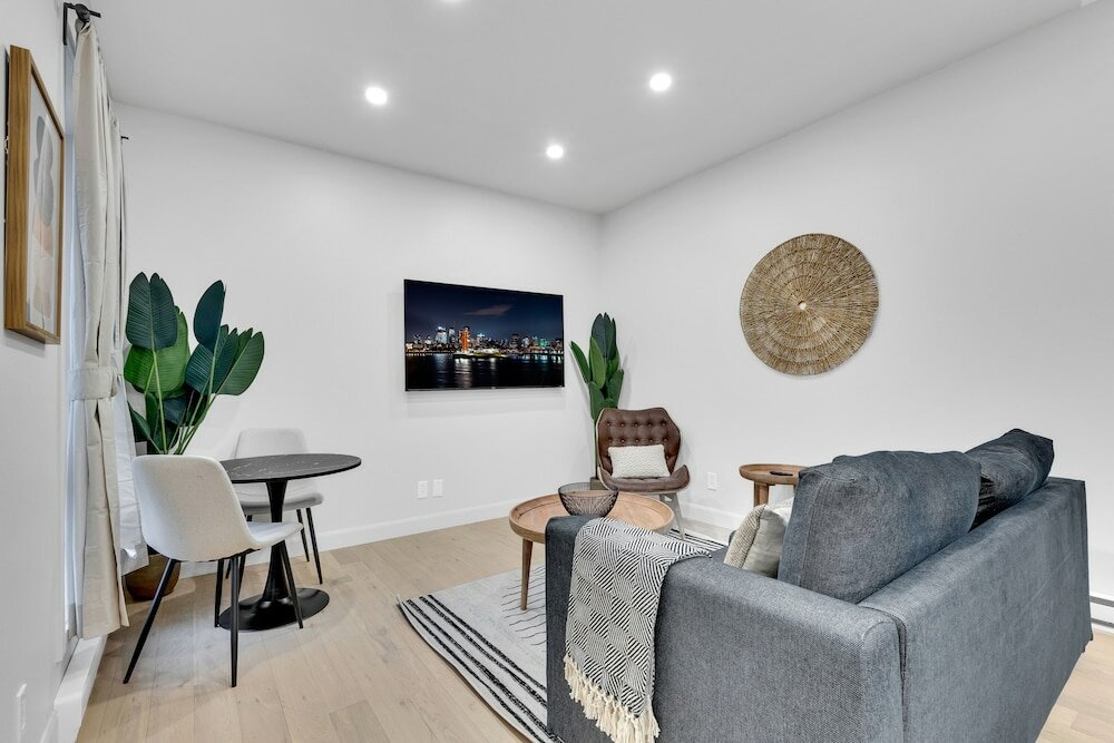 Фото Deluxe Suites Downtown Montreal