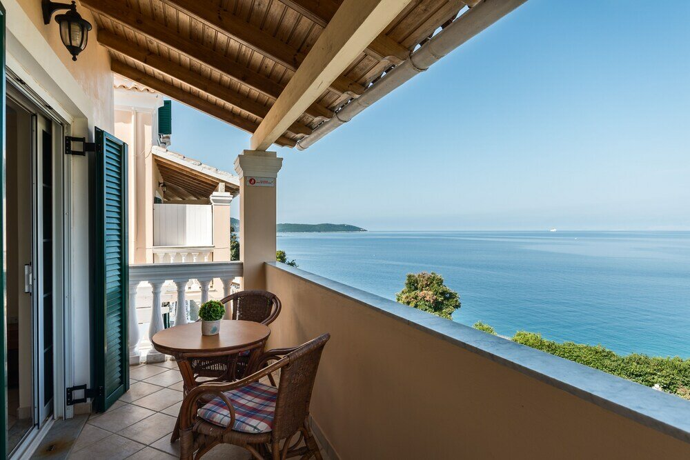 Фото Four-Bedroom Villa Alexandros by Konnect, Private Pool & SeaView