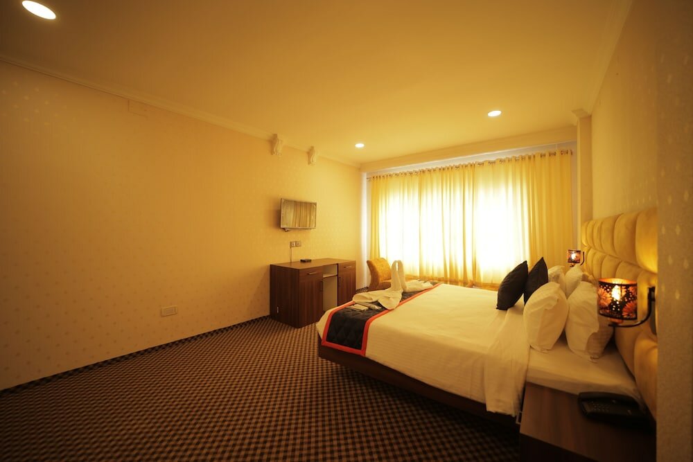 Фото Adhava Park Inn