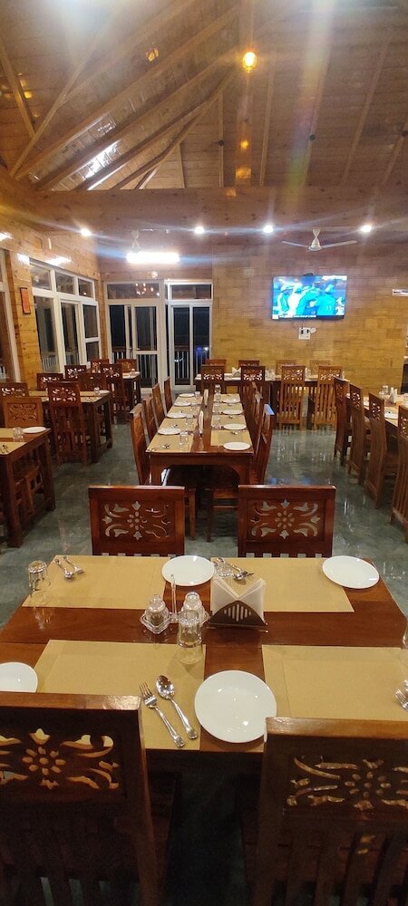 Фото Hotel The Crown