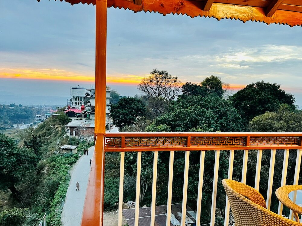 Фото Hotel The Crown