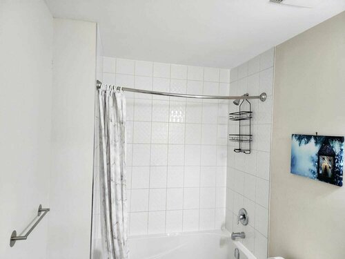 Гостиница Beautiful Three Bedroom House в Китченере