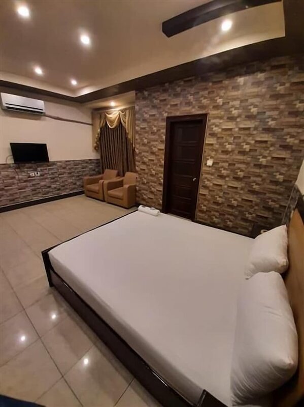 Гостиница New Madina Hotel в Фейсалабаде