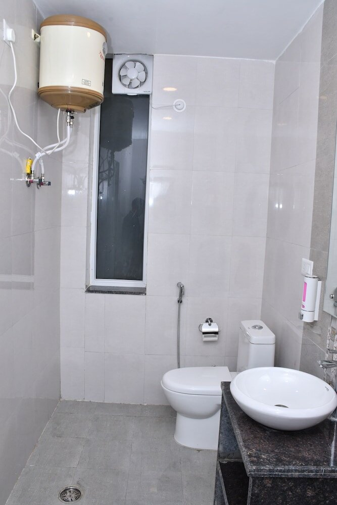 Фото Hotel The Crown