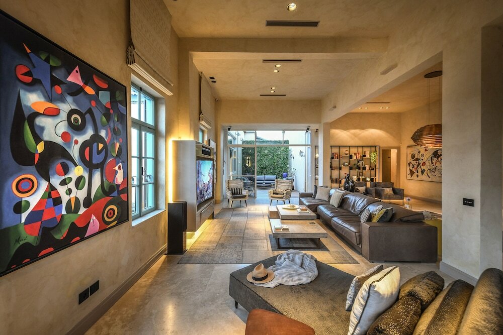 Фото Classical Spacious 3br apartment