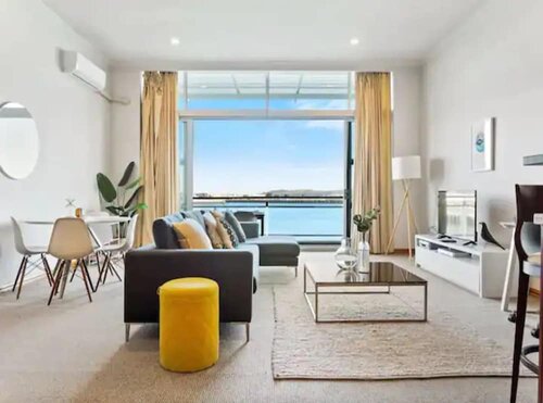 Гостиница Relaxing Sea Wharf View Apartment в Окленде
