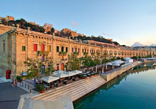 Гостиница Stunning Seafront Lux Apt Fort Cambridge wt Pool