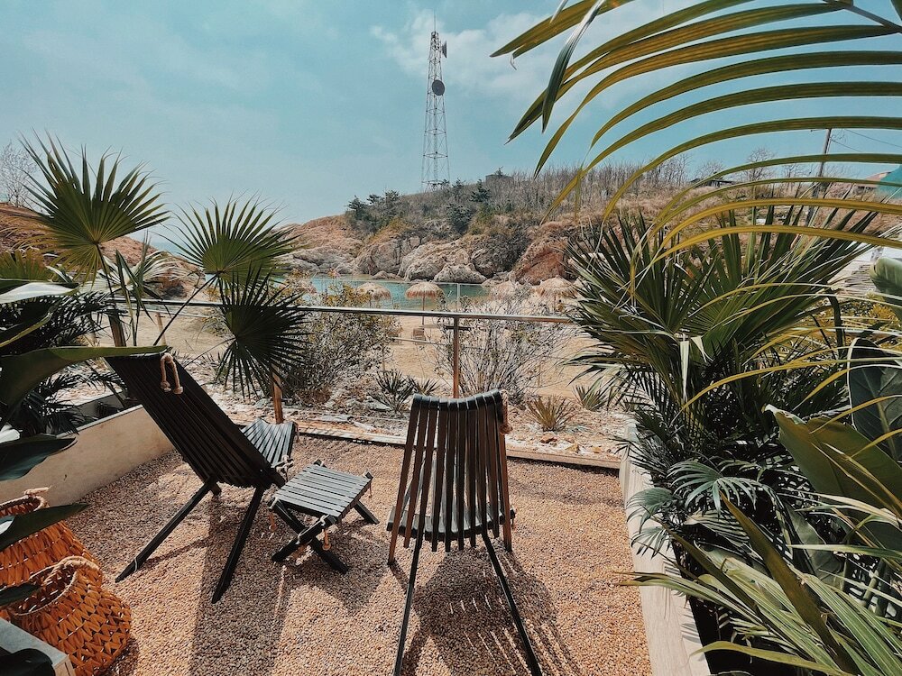 Фото Dalian Sishi Jingyu Beach Resort Hotel