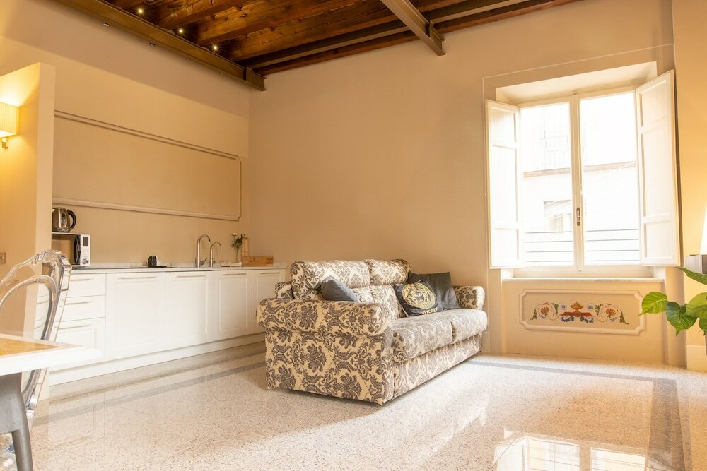 Фото Noble Floor - Luxury Apartments