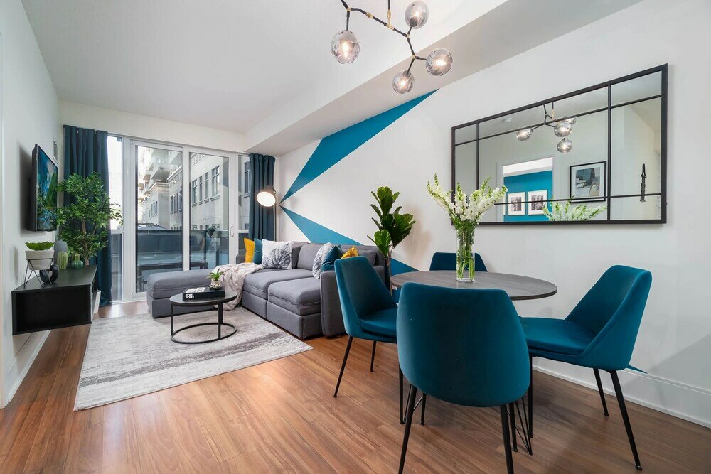 Фото Peter St - Downtown Suite with Balcony