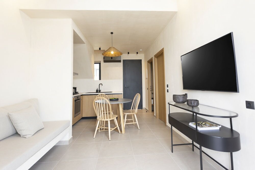 Фото Pnoes Luxury Suites