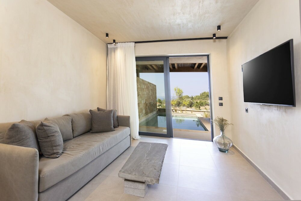 Фото Pnoes Luxury Suites