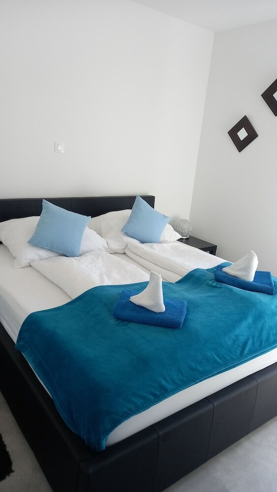 Фото Apartments Olive Garden 2