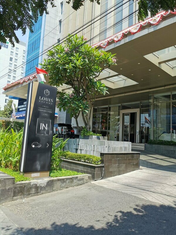 Гостиница Warhol Residence at Louis Kienne Semarang Simpang Lima в Семаранге