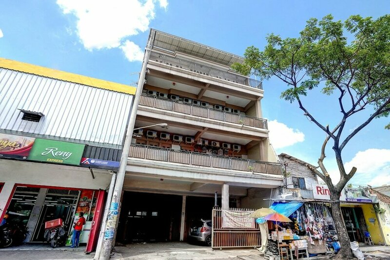 Гостиница Oyo Flagship Bratang Gede Residence в Сурабае