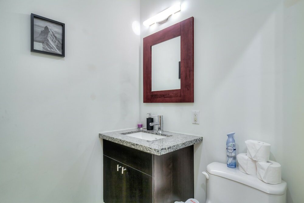 Фото 1 Shaw St Loft Suites