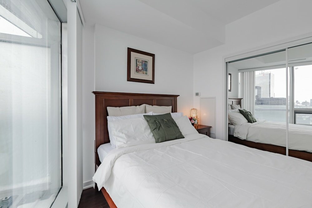 Фото Sterling Suites - Financial District