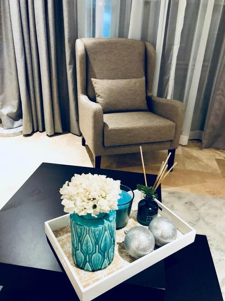 Фото Euneva Court Townhouses - Bentley Place