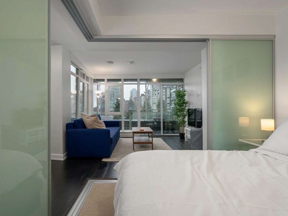 Фото Sterling Suites - Yaletown