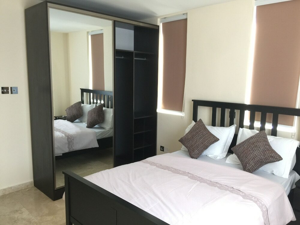 Фото Euneva Court Townhouses - Bentley Place