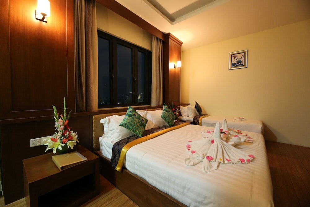 Фото Royal Peacock Hotel