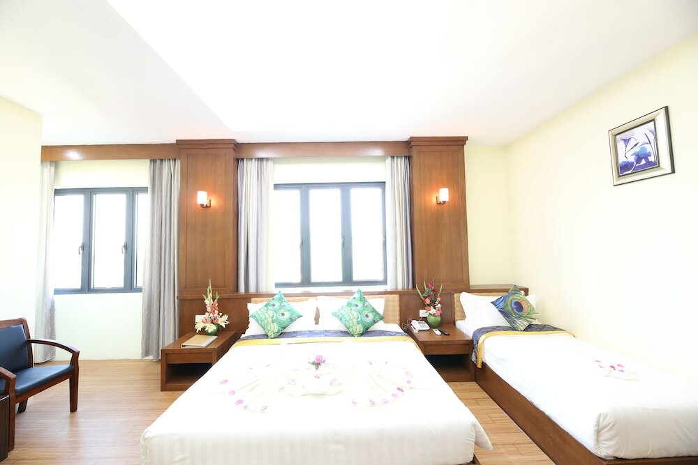 Фото Royal Peacock Hotel