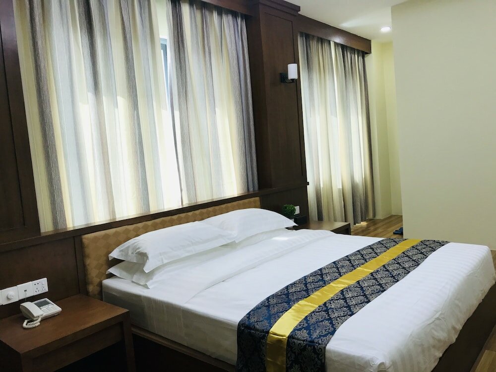 Фото Royal Peacock Hotel