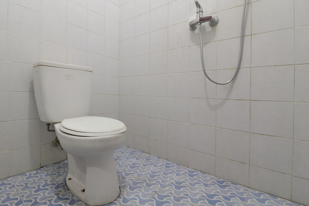 Фото Spot On 2426 Hotel Aget Jaya II