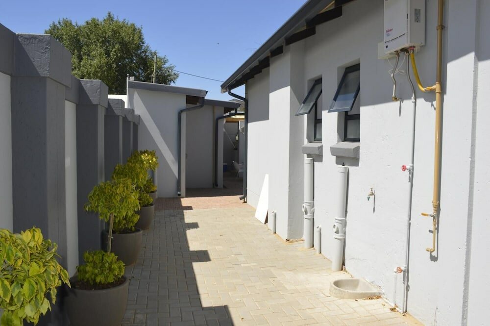 Фото Explorer Backpackers