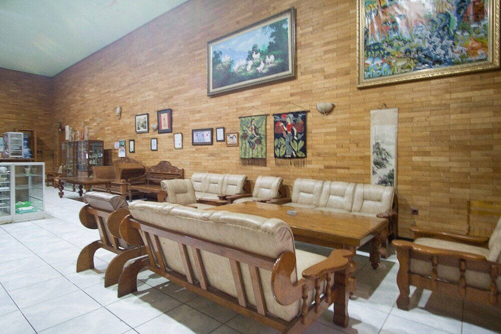 Фото RedDoorz Plus @ Jalan Raya Pasir Putih