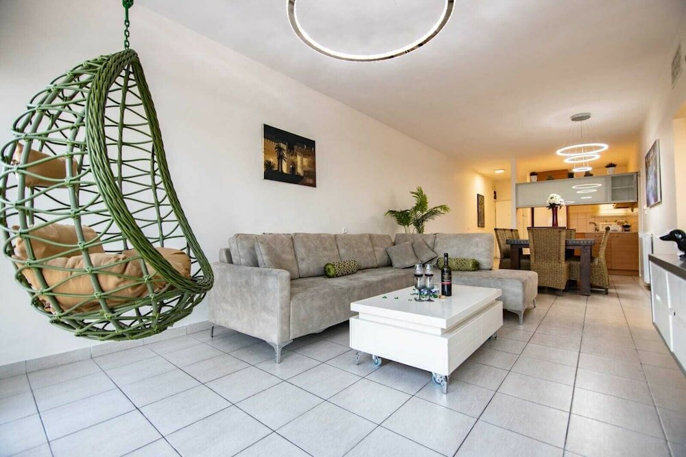 Фото Art Apartment Near Mamila best Location 1